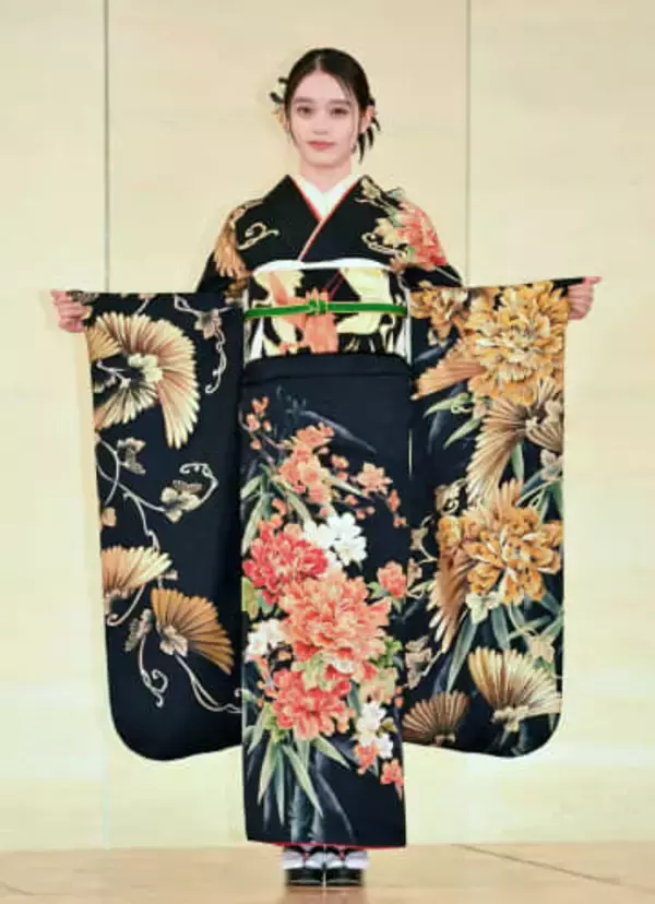 高石あかり　黒い晴れ着で大人っぽさ満開　次期朝ドラヒロイン上坂樹里にアドバイス「とにかく現場を家だと思えること」