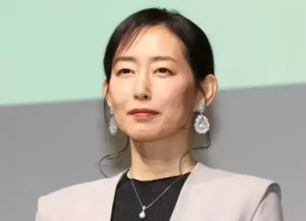 打つオーラ満々！木村多江のバッティングフォームに反響の声「キマっています」「メッチャかっこいい」「スゲー打ちそう」