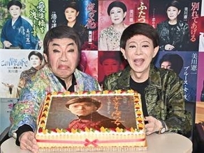 コロッケが美川憲一の傘寿誕生日にサプライズ　「さそり座の女」歌唱中に乱入「あんた、ビックリしたわよ！」