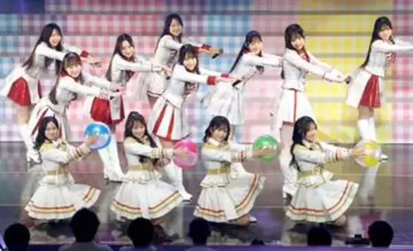 AKB48が19期生昇格記念ライブ　センター・伊藤百花「成長を目に焼きつけて」5月卒業のメンバーもゲスト出演