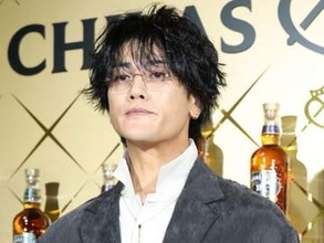 赤西仁「今宵は僕の彼女達と♡」　人気女優らと3ショット「両手に花だし自分も華」「タイヨウのうた！激アツ」