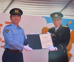 えっ、そうなの？！舘ひろし一日警察署長で仰天告白「僕、乗れないんですよ」　映画「免許返納！？」主演も自身の返納は「まだ、大丈夫と思っています」