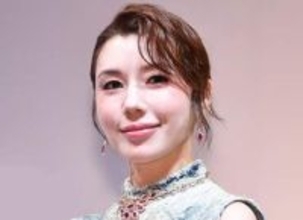 仲里依紗　結婚記念日で「お顔が乙女に」　富士山のぞむホテルで夫・中尾明慶と密着ショット「可愛いがすぎる」