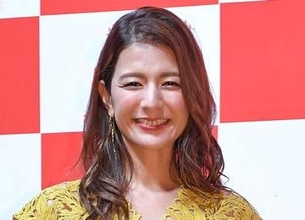 「痩せた？？」「わ！可愛すぎ」1人息子と熊本移住の39歳シンママ　島旅の姿に反響、肩もお腹も開放感！スザンヌに「センス最高！」