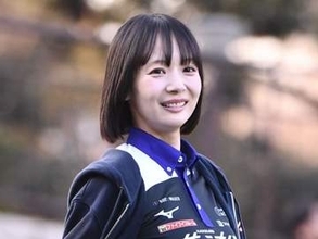 岡田紗佳　ピタピタ新ユニ姿に「可愛いいいいいい」「理想の女性」「更にお顔ちっさく？？」