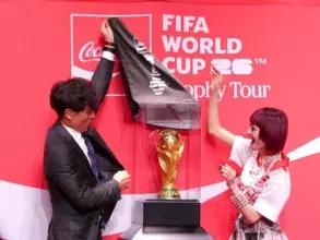 XG、サッカーW杯トロフィー専用機に搭乗　HERVEY「貴重なトロフィーを見られるだけで光栄」