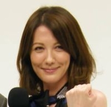 49歳で司法試験合格の3児ママ元売れっ子アナ　輝く美貌でTV出演を報告→同年代女優「懐かしい光景♥」反応