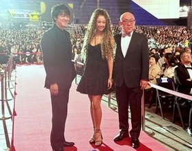 沢尻エリカ　総額6000万円高級ジュエリーで魅了　丸山隆平と釜山国際映画祭でレッドカーペット「華やかな雰囲気が最高でした」