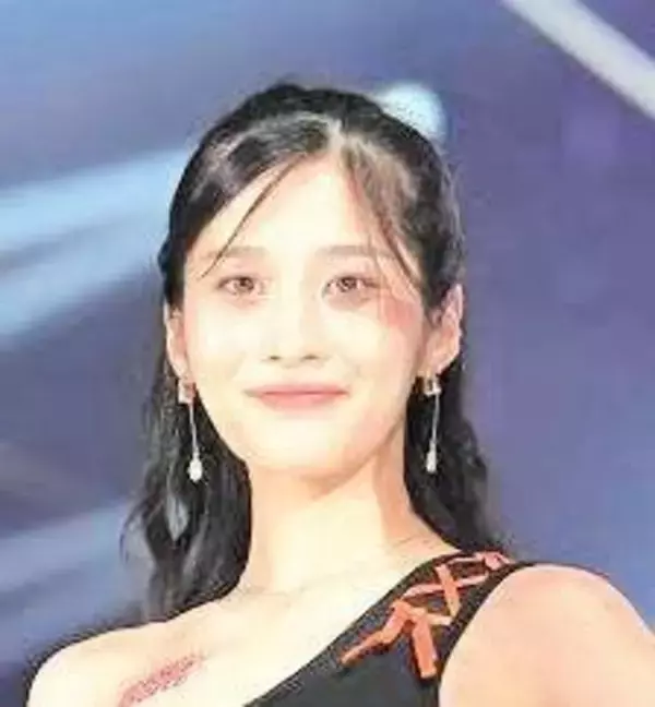 「日に日に背中と肩がデカくなっていく」人気グラドルの肉体美に反響　三角筋の成長実感「引き続き減量がんばります」