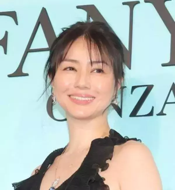 「え、可愛い♥」「ため息でちゃう」井川遥もレイヤーに！揺れる髪に反響　有名女優が続々…芸能界のレイヤー髪ブームが止まらない