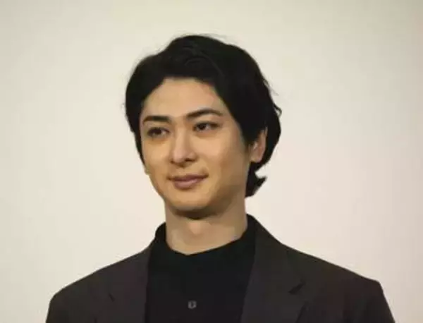 まるで白い巨塔…「風、薫る」で廊下キッチキチの外科教授の総回診　華丸も「総回診、白い巨塔で始まったと思ったら」【ネタバレ】