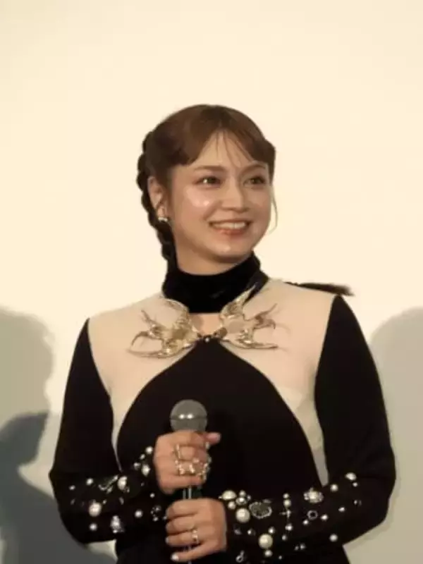 平愛梨　舞台あいさつ中に「自分の世界へ」…天然ぶりを発揮　質問に気付かず会場はしばし静寂