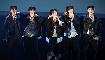 日韓5人組グループAmbiO　初ショーケースライブにファン熱狂！リーダー・テツ「生まれ故郷の日本でできて誇らしい」