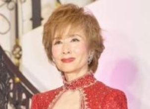 「なぜこんなに若いの！？」「ラインがお美しい」73歳・小柳ルミ子のショーパン姿に反響