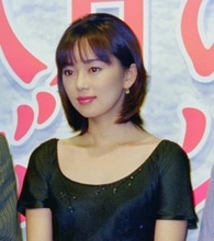 TVから消えた美人女優50歳　福岡での母娘映像に「お母様若々しくて綺麗すぎ」「えっ、お母さん」おいくつ？美貌遺伝が凄すぎる