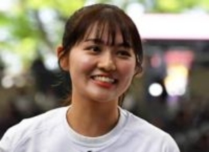 父は元プロ野球名捕手の女子大生モデル　イルミに負けない輝く白ニット「チャーミングで超可愛い」「似合ってるね♪」