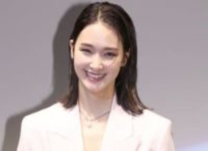 「YOSHIKIさん！」剛力彩芽　イケメンすぎる金髪×ジャケットコーデに「ワイルドカッコいい～」「惚れてまう」