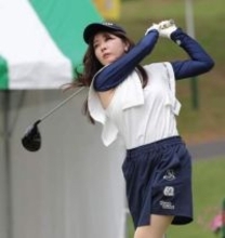 華麗ウェアで芸能人ゴルフ大会参加女優→翌朝、騎手の夫の弁当手作り　競馬場に応援へ、和洋織り交ぜた愛情メニュー