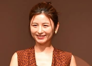 「Xマスツリーみたいで可愛い」宇賀なつみアナ　緑のニット自然体ショット「笑顔がすごくお似合い」