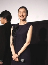 鈴木京香　えっ？58歳なんて信じられない…発光するような美貌で観客魅了