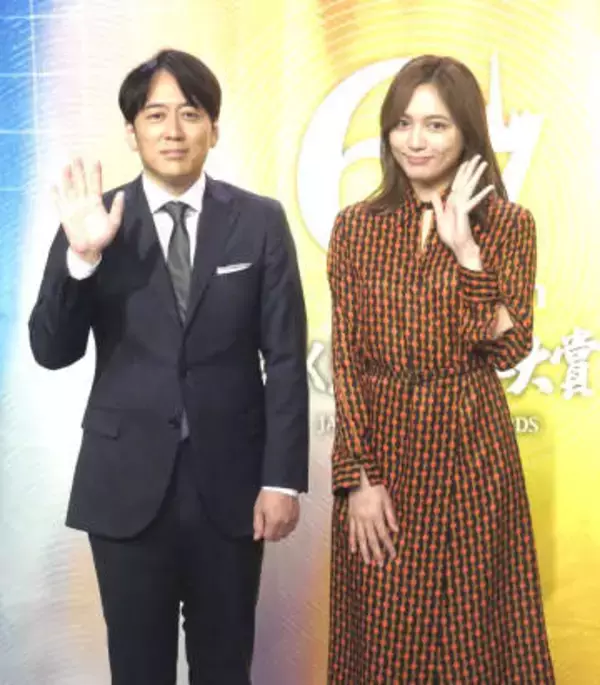 川口春奈「レコ大」で安住アナと3年連続3度目の司会「今年もたくさん甘えようかな」　安住アナ「ようやく関係性が自然体に」