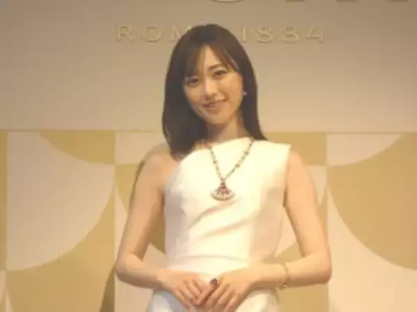 福原遥　純白ドレスでエレガントに登場！ブルガリ製ジュエリーを身につけ「恋をしているような気分」