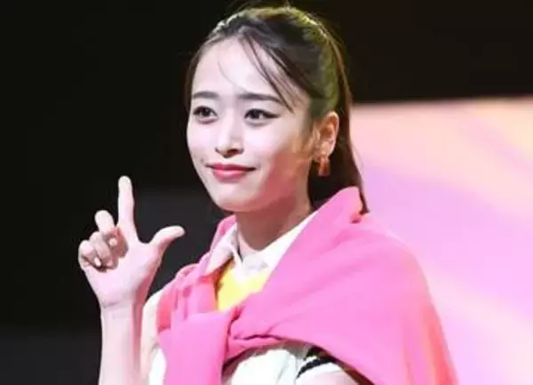 ホントに旦那が撮影！？　近藤千尋、TVとは別人、モデルの本気私服コーデが凄い　これで学校参観来たら…「美しすぎる」「めちゃめちゃ綺麗」「太田さんが撮影したの！？」