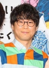 「奥様！横顔も美しい♥」「眩しくて見えない」山崎樹範　結婚10年の女優妻と回転寿司デート「見よ！この真剣な表情！！」