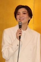 宝塚　月組トップ鳳月杏「20年間、ひたすら目の前のことに向き合ってきた」退団会見で笑顔
