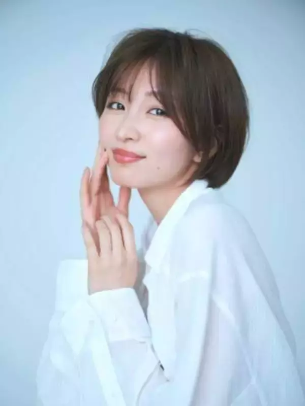 「25年前の私」は岡崎紗絵だった　7月開始日テレ系ドラマでヒロイン役→少女時代の顔写真をAIで再現