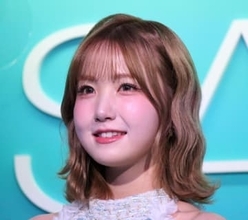 本田仁美 白い肌際立つ超ミニ丈ワンピース 海外拠点で人生初ショートにも挑戦「今、韓国に住んでいるけどすごく寒い」