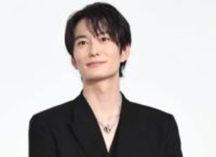 「奥様視点最高すぎる」「指輪が尊い！」誰が撮影？岡田将生の意外なプライベート表情に反響「なんかあったかい」「奥様との2ショも見たい」