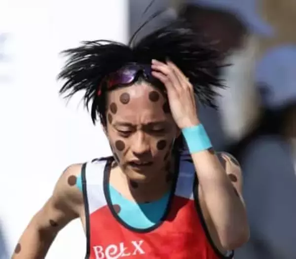 【大阪マラソン】吉田響の全身丸テープに騒然→箱根駅伝俳優も「ZOZOスーツに見えた」SNS上「ダルメシアン」「モーションキャプチャーかと」監督「100枚以上」と説明