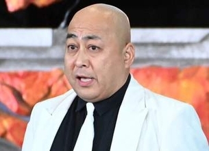 錦鯉・長谷川、ついにおむつを履いて舞台に上がる　相方・渡辺も「ああ、いよいよだなw」