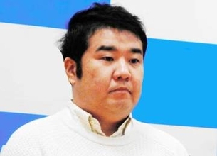 インパルス堤下が銀髪＆黒Tシャツ姿　49歳の誕生日に心機一転「何があるか分からない人生ですが諦める事だけはしない」