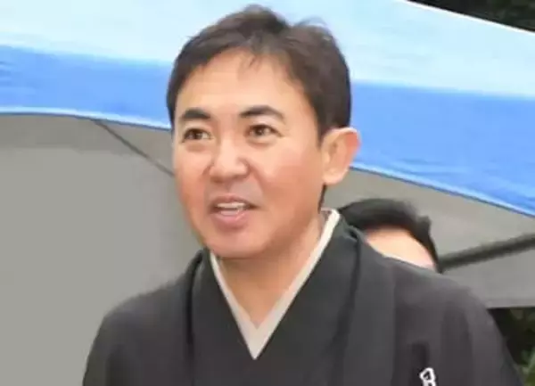 なんという透明感！林家三平の女優妻が久々TV登場　薄化粧の美貌が衝撃　9歳息子と2拠点生活の栃木の家でお出迎え