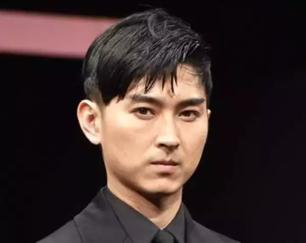 松田翔太41歳に　超久々！モデル妻とお揃いコーデの2ショで感謝　183cmと165cmの長身美男美女カップルが尊い！