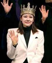 吉田羊　主演舞台が過酷すぎて腰痛ケア欠かせない！「体をくの字に曲げて」