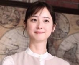 「お財布なの？」「指輪気になる」「指まで美しい」佐々木希　ヴィトンの新財布で「気分も明るく♡」