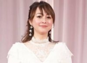 「ずーーっと美しい」元国民的人気アイドル56歳　元芸能関係者のイケオジ夫とショーへ「幸せが溢れてる♥」結婚29周年