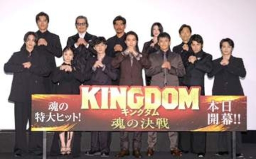 えっ、これが噂の！三吉彩花　凄い黒レースで舞台挨拶に現る　173cm後ろ向いたらスゲェェ！　ワイルドな背に驚き　「すさまじい」「素敵」「神すぎて同じ人間とは」