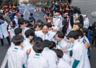 「かわいすぎん？？」箱根駅伝特番に早大出身美人女優28歳「短距離やってたんだ」「顔ちっさ」早稲田カラー衣装で登場