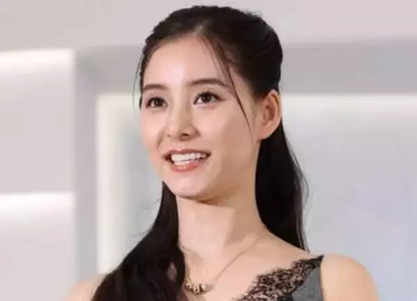 「言葉にならない」「本当パーフェクト♥」新木優子　ノースリーブ×ショーパン私服に「本当にキレイ」反響