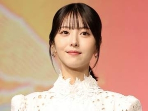 「かわいいの天才」浜辺美波　重ね着ノースリの私服で26歳誕生日報告「べっちべちにぶっちぶちに過ごしていきたい」