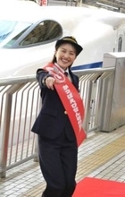 百田夏菜子「えび反りジャンプ、やってて良かった」かっぱえびせん×新幹線コラボで喜ぶ