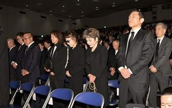 ガッツ石松さんお別れの会【主な参列者】はなわは熱唱　井上尚弥ら新旧の世界王者も　芸能関係者など約600人