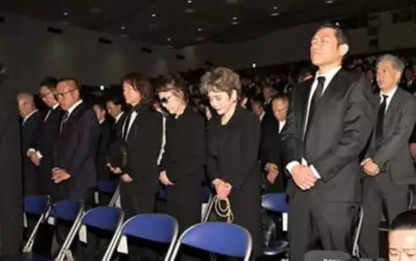 ガッツ石松さんお別れの会【主な参列者】はなわは熱唱　井上尚弥ら新旧の世界王者も　芸能関係者など約600人