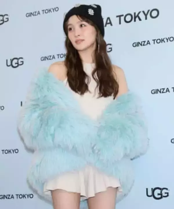 百田夏菜子、爽やかカラー＆肩だしニットで登場　「ホリデーシーズン」意識のコーデ