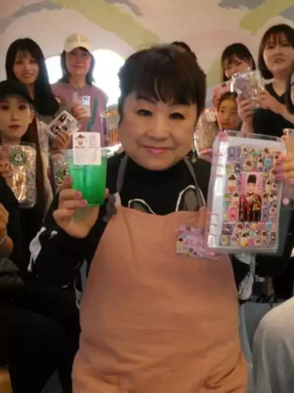 天童よしみ　シール愛熱弁　aikoと交換の約束も　自身モチーフの特製シールも持参