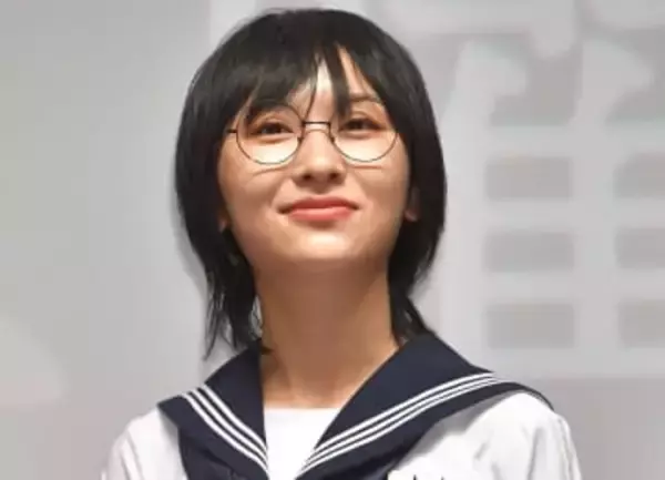 メガネも外し、セーラー服も…新しい学校のリーダーズ・SUZUKA、イメージ激変ショットを公開